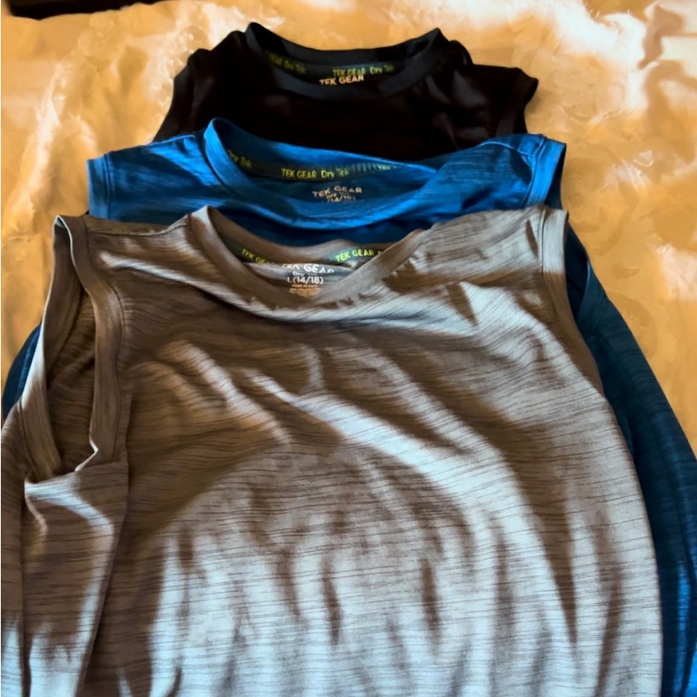 3 boys performance muscle tees